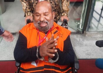 Sidang Perdana Gubernur Nonaktif Papua Lukas Enembe Ditunda karena Alasan Misterius