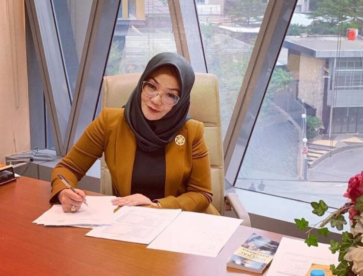 Pengusaha Laporkan Suami Pesinetron ke Polisi atas Dugaan Penipuan Menggunakan Cek Kosong