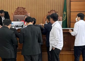 Giliran KPK Melawan Hasto di Praperadilan