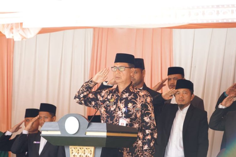 Bupati Bengkalis Pimpin Upacara Hari Santri Nasional 2025 di Pondok Modern Al Jauhar Duri