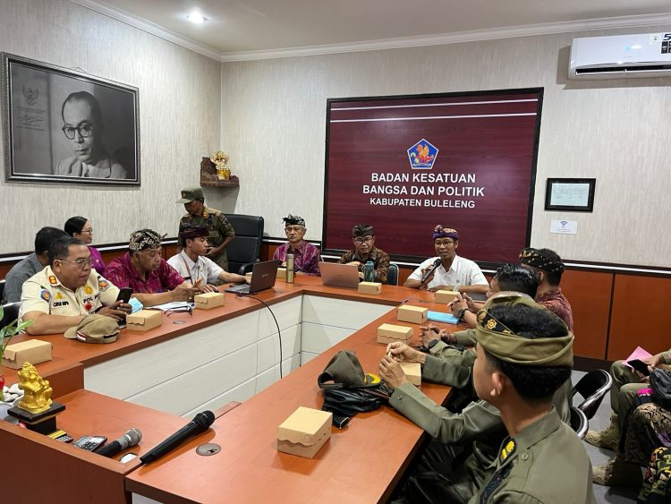 Kesbangpol Teguhkan Komitmen Buleleng Kondusif Melalui Rapat Koordinasi Tim Pemantauan Perkembangan Politik