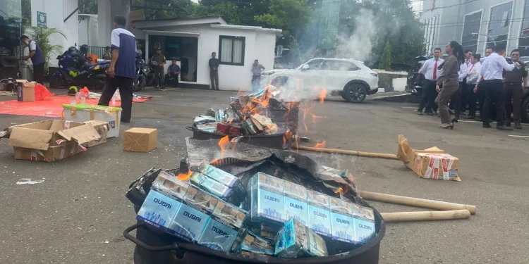 Kejaksaan Negeri Bogor Musnahkan Ribuan Gram Sabu dan Senjata Api Ilegal