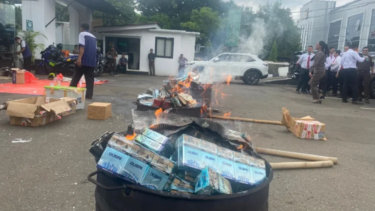 Kejaksaan Negeri Bogor Musnahkan Ribuan Gram Sabu dan Senjata Api Ilegal