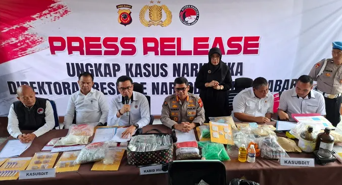 Polda Jabar Ungkap Jaringan Narkoba Internasional, Ekstasi Disamarkan dalam Tanah Liat