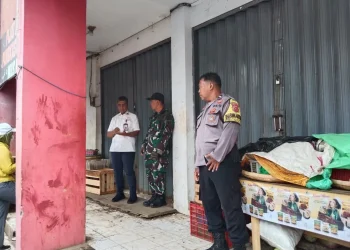 Bhabinkamtibmas Cirebon Ajak Warga Aktifkan Siskamling Demi Lingkungan Aman dan Bebas TPPO