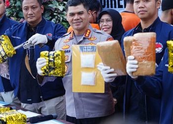 Polda Jabar Amankan 7 Tersangka Narkotika Lintas Negara (Sabu dan Ganja)