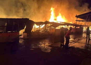 Tragedi Ratusan Kios di Tanah Riau: Kebakaran Hebat Hanguskan Pasar Rakyat Tembilahan