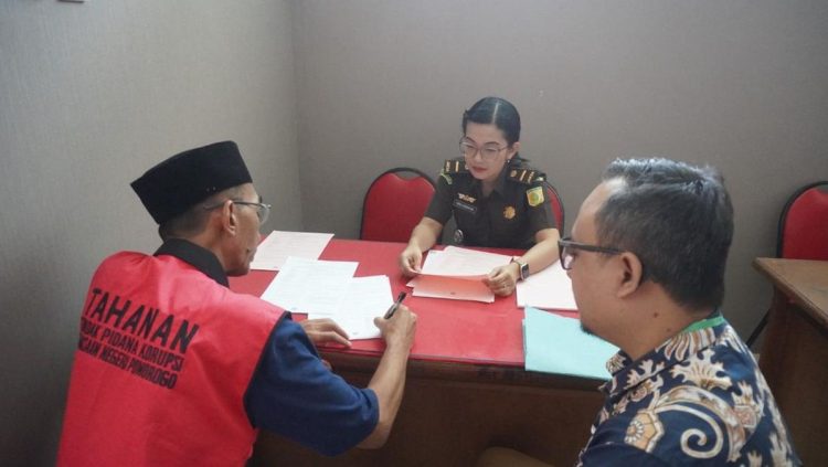 Sidang Dana BOS: Eks Kepala SMK PGRI Ponorogo Dituntut 14,5 Tahun Penjara atas Kerugian Negara Rp25 Miliar