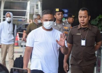 TOTAL UANG DIAMANKAN KPK DARI OTT GUBERNUR RIAU DAN JAJARANNYA MENCAPAI RP1,6 MILIAR DALAM 3 MATA UANG