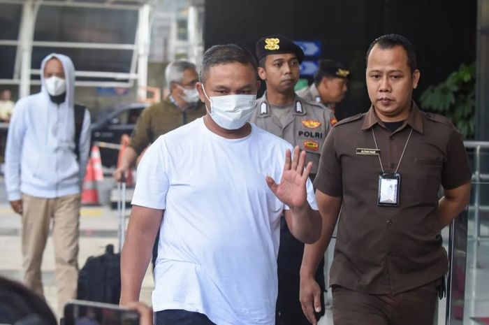 TOTAL UANG DIAMANKAN KPK DARI OTT GUBERNUR RIAU DAN JAJARANNYA MENCAPAI RP1,6 MILIAR DALAM 3 MATA UANG