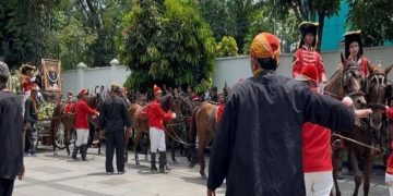 JENAZAH PB XIII RAJA KERATON SURAKARTA DIBERANGKATKAN KE IMOGIRI