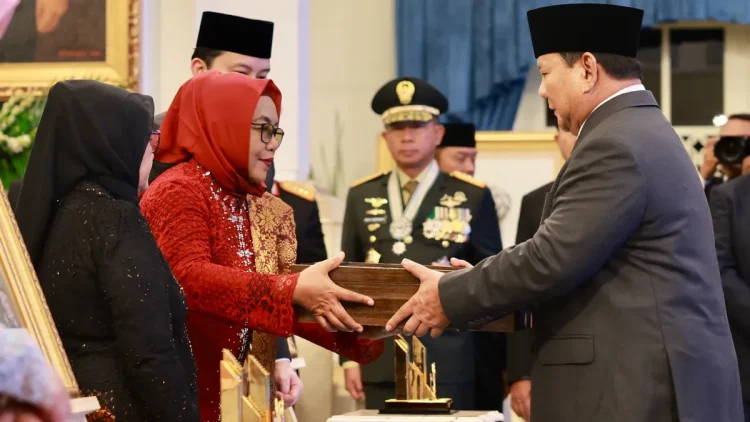 Prabowo Anugerahkan Gelar Pahlawan Nasional kepada 10 Tokoh, Soeharto dan Gus Dur Resmi Diangkat