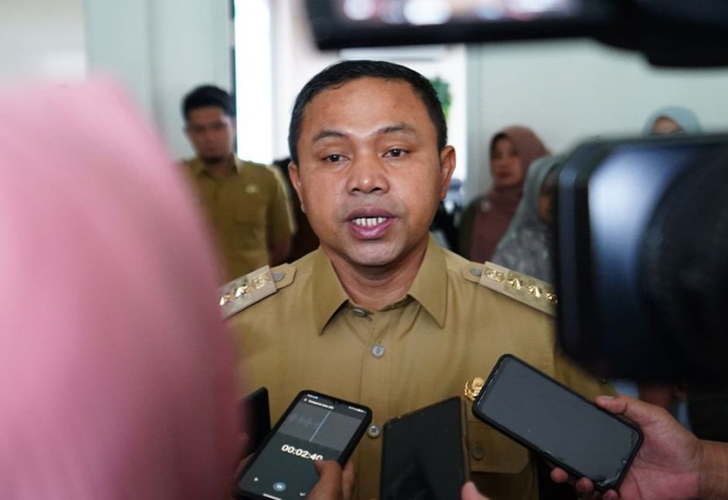 6 FAKTA GUBERNUR RIAU PERAS BAWAHAN DEMI PELESIRAN KE 3 NEGARA, ANCAM COPOT PEJABAT YANG TAK SETOR ‘JATAH PREMAN’ RP7 M