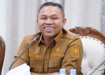 KPK GELEDAH RUMAH DINAS GUBERNUR RIAU ABDUL WAHID, BURU BUKTI TAMBAHAN KASUS PEMERASAN ‘JATAH PREMAN’