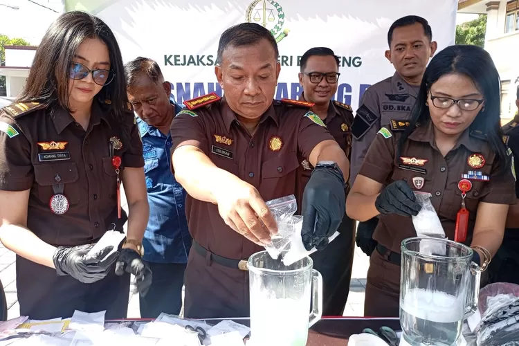 Kejari Buleleng Musnahkan Lebih dari 300 Gram Narkotika dari 52 Perkara