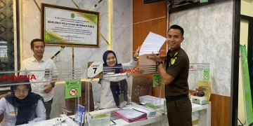 PELIMPAHAN 10 TERSANGKA KORUPSI PJU KERINCI KE PENGADILAN TIPIKOR JAMBI