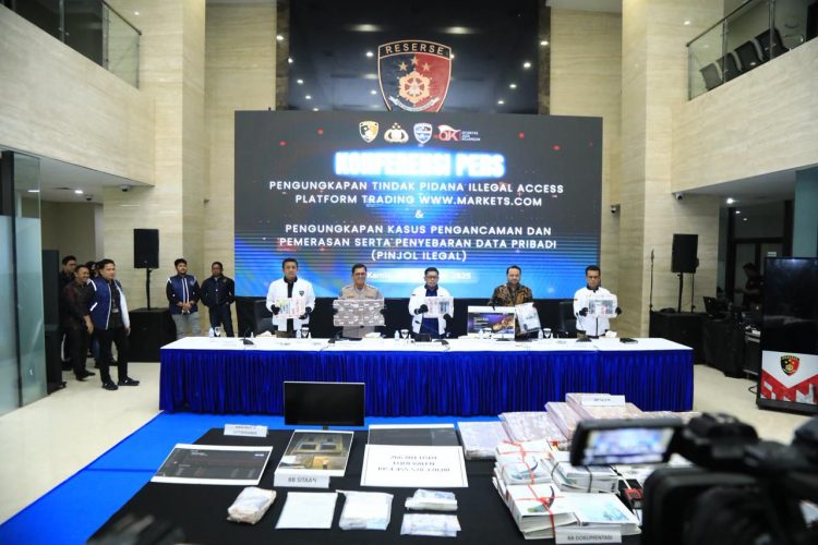 Kejahatan Siber Terbongkar: Bareskrim Polri Bongkar Dua Aplikasi Pinjol Ilegal, Ratusan Korban Diancam dan Diperas Konten Pribadi