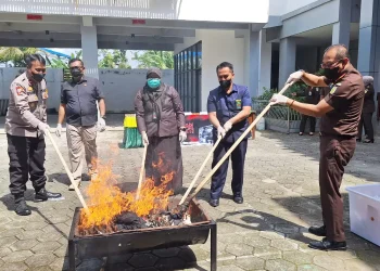 Narkotika Mendominasi, Kejari Magetan Musnahkan Barang Bukti dari 45 Perkara