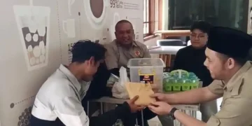 Jual Gorengan Keliling Sambil Kuliah, Januari Yusuf Raih Bantuan Wisuda dari Presiden Prabowo