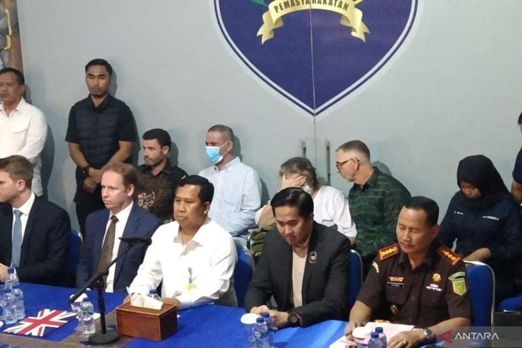 Dua Narapidana Narkotika WN Inggris Diserahkan ke Negara Asal Atas Dasar Kemanusiaan