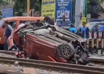 Tragedi Maut di Sleman: KA Bangunkarta Hantam Mobil dan Motor di Prambanan, 3 Orang Tewas