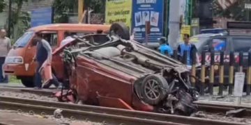 Tragedi Maut di Sleman: KA Bangunkarta Hantam Mobil dan Motor di Prambanan, 3 Orang Tewas