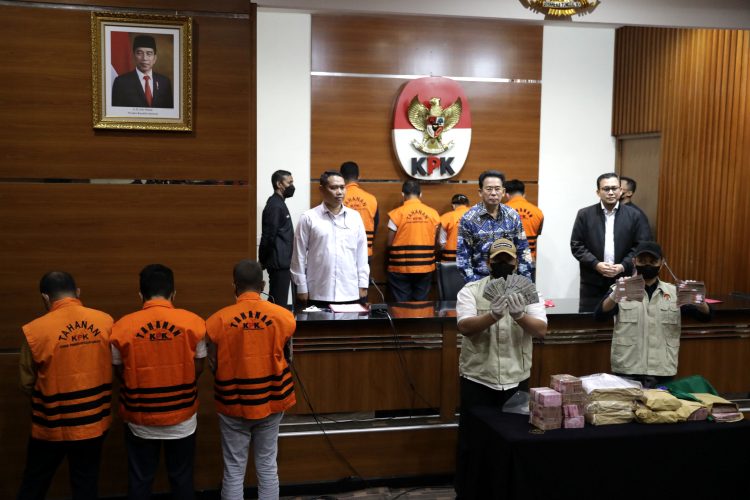 Saksi Ungkap Adanya Aliran Dana ke Anggota Dewan dalam Kasus Korupsi Pengadaan Barang