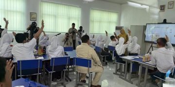 Digitalisasi Pendidikan Nasional: Prabowo Resmikan 288 Ribu Smartboard untuk Sekolah di Seluruh Negeri